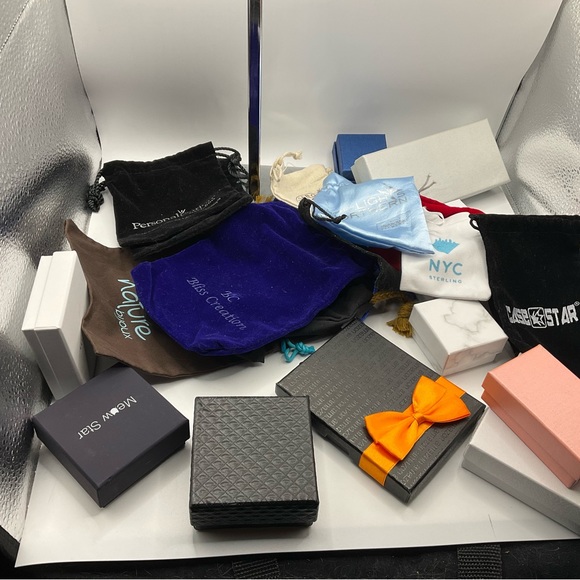 Mixed batch of jewelry pouches and boxes - Picture 4 of 6